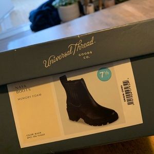 Universal Thread Naya Heeled Chelsea Boot